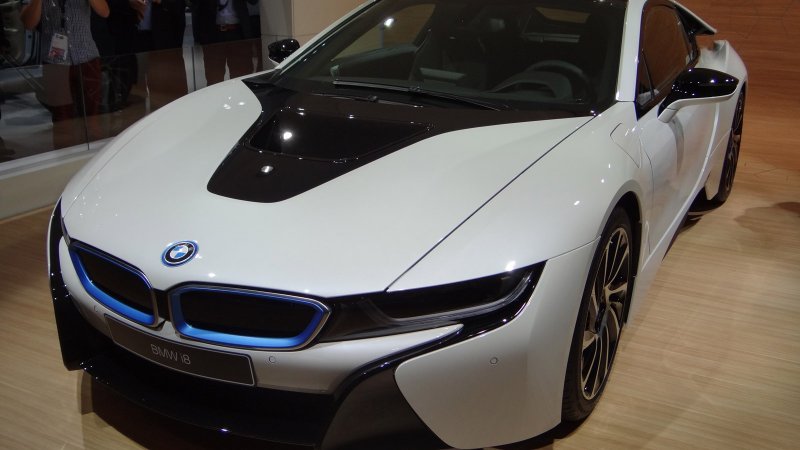 Audi r8 и BMW i8