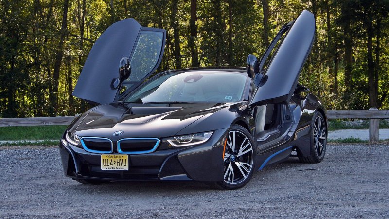 Audi r8 vs BMW