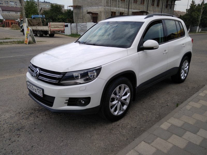 Volkswagen Tiguan черный 2013