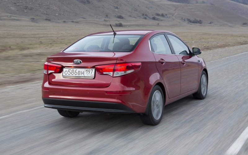 Kia Rio 2017 седан сзади