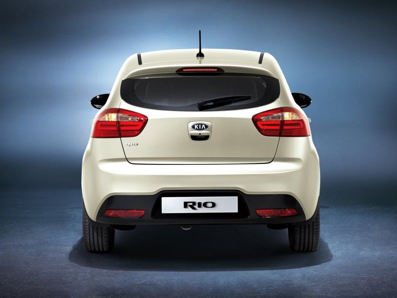 Kia Rio 2012 сзади