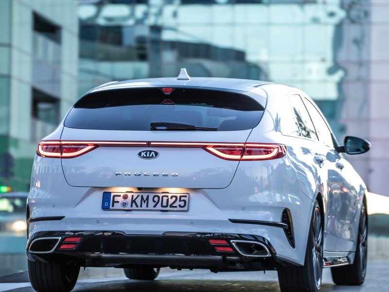 Kia Ceed 2020 сзади