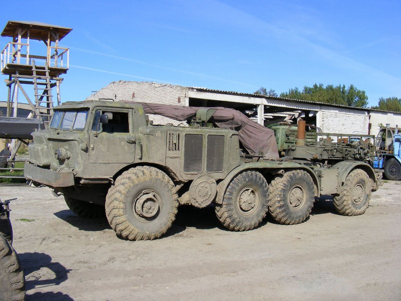 Военный тягач ЗИЛ 135