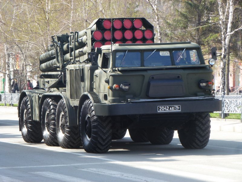 Военный тягач ЗИЛ 135