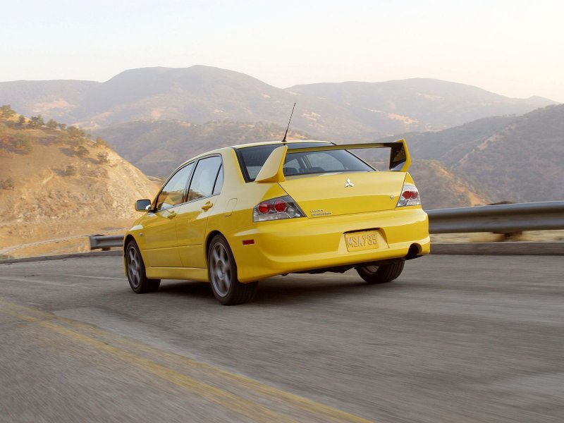 Mitsubishi Lancer Evolution IX зад