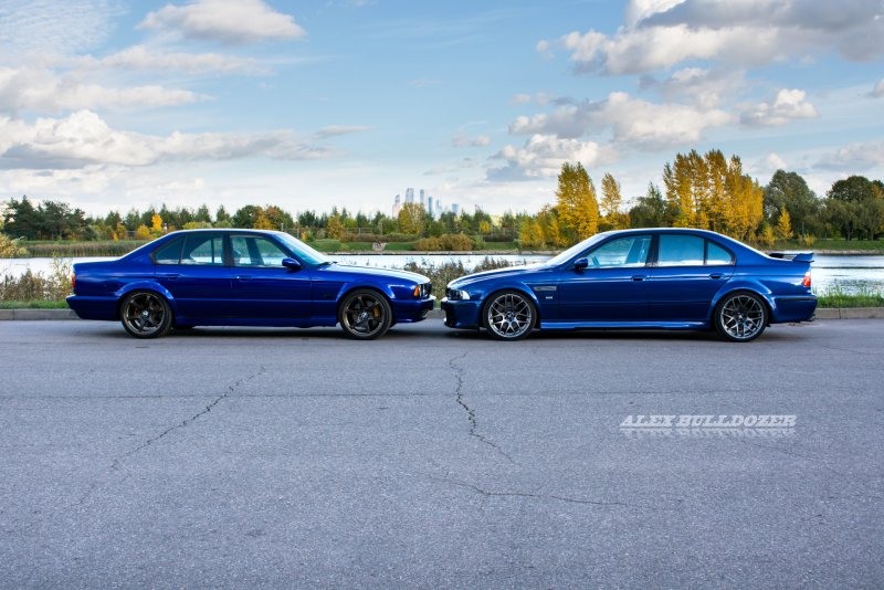BMW m5 e34 синяя