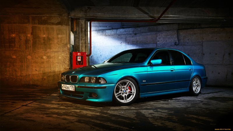 BMW e39 синяя