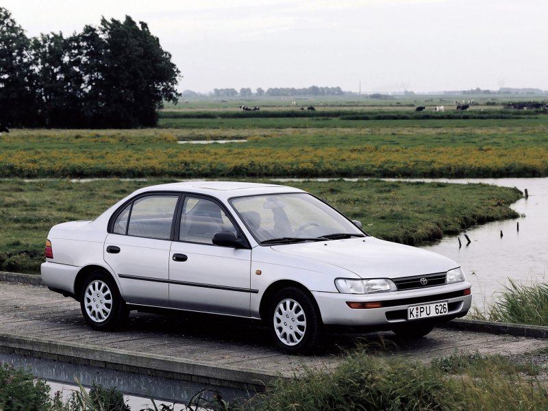 Toyota Corolla e100 седан