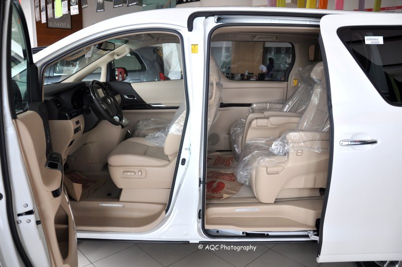 Toyota Alphard 2012 салон