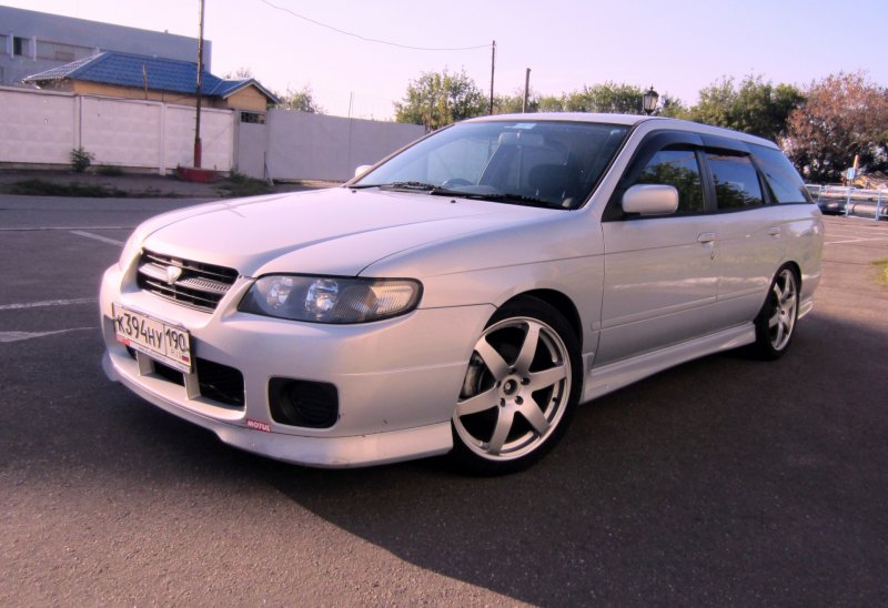 Nissan Avenir II