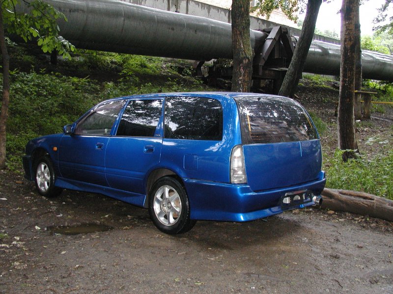Nissan Avenir 1996 w10