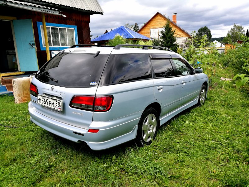 Nissan Avenir 2003