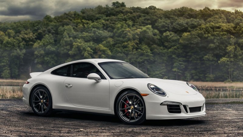 Porsche 911 Carrera белый