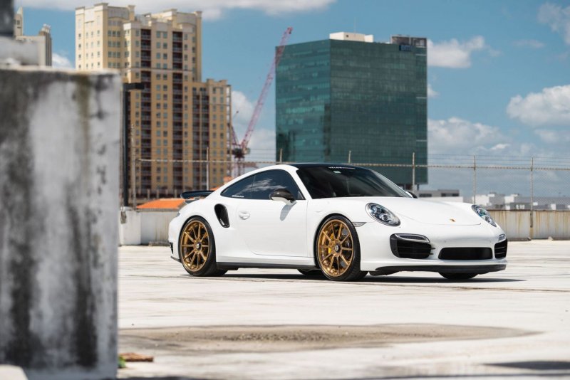 Порше 911 белый