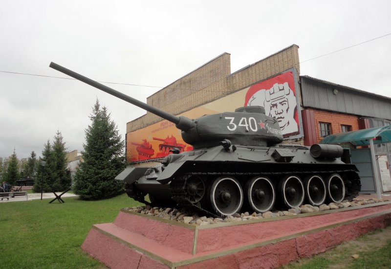 Танк в Кубинке на вокзале