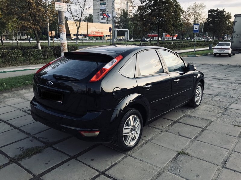 Ford Focus 2 хэтчбек черный