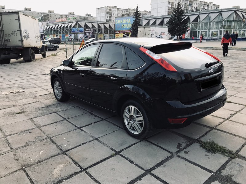 Ford Focus 2 хэтчбек черный