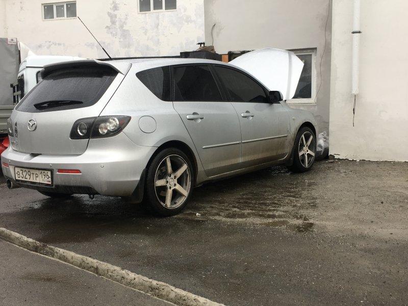 Мазда 3 хэтчбек на ВОССЕНАХ