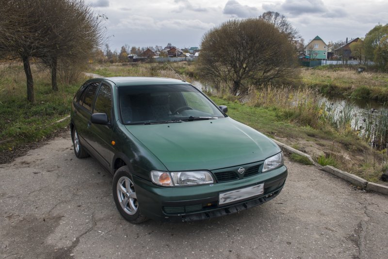Nissan Almera n15 зеленая