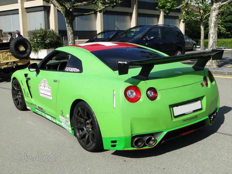 Nissan GTR r35 зеленый