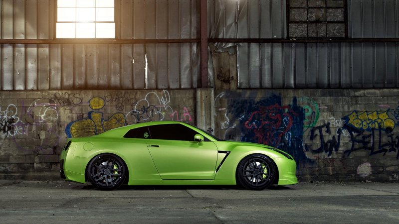Nissan GTR r35 зеленый