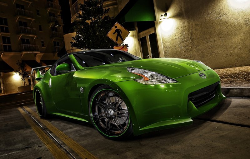Nissan 370z зеленый