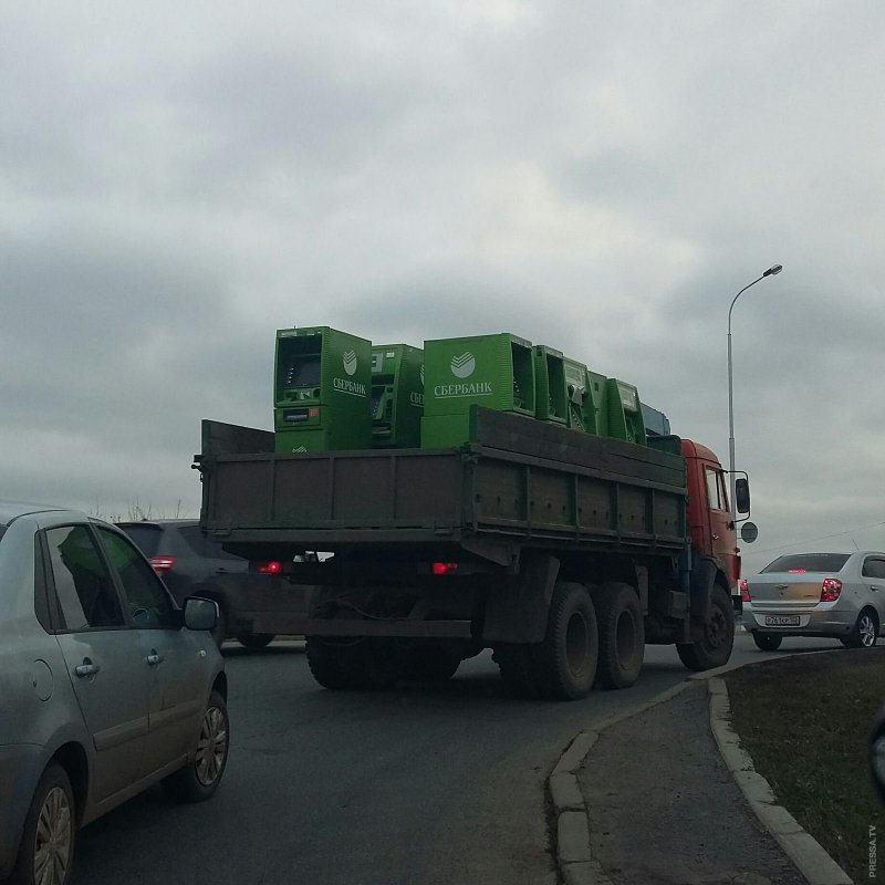 Картонный КАМАЗ прикол