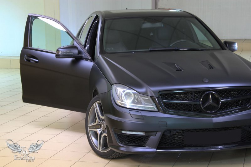 Зеленый Мерседес w204