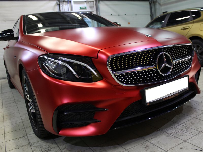 GLC Mercedes матовый красный винил