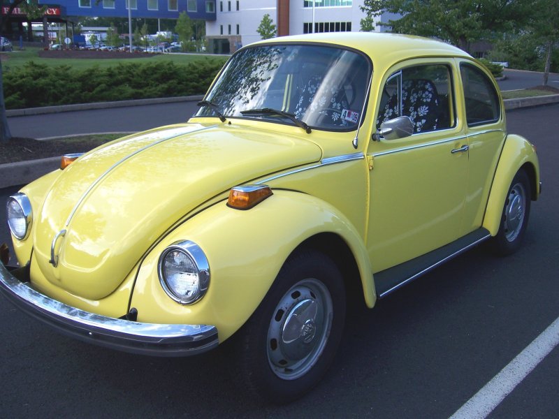 Volkswagen Beetle желтый
