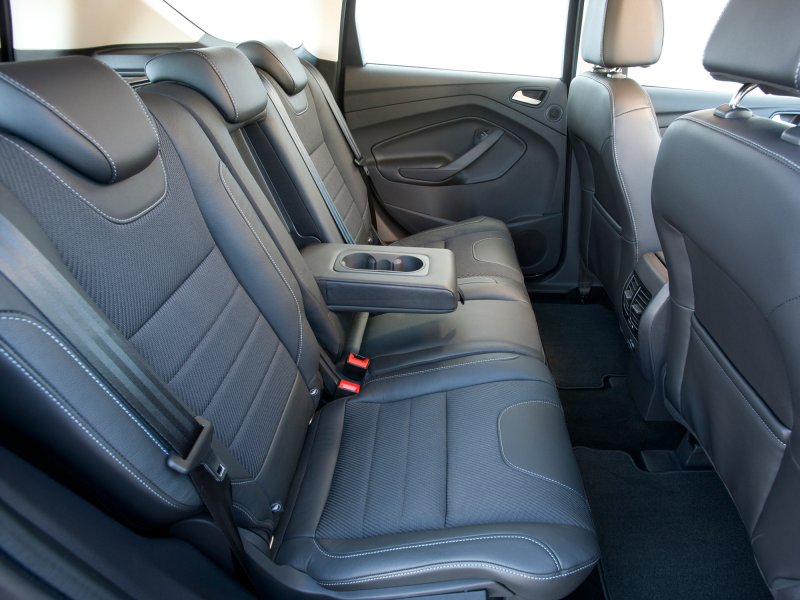 Ford Kuga 2 задний ряд