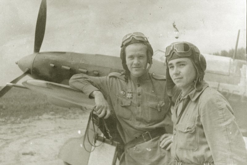 Советский военный летчик истребитель герой советского Союза 1943