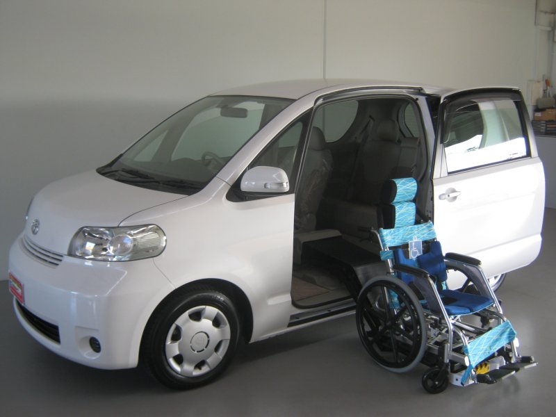 Toyota porte 2008