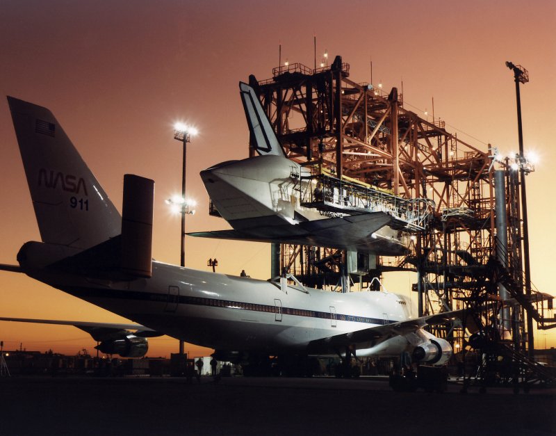Боинг 747 с шаттлом