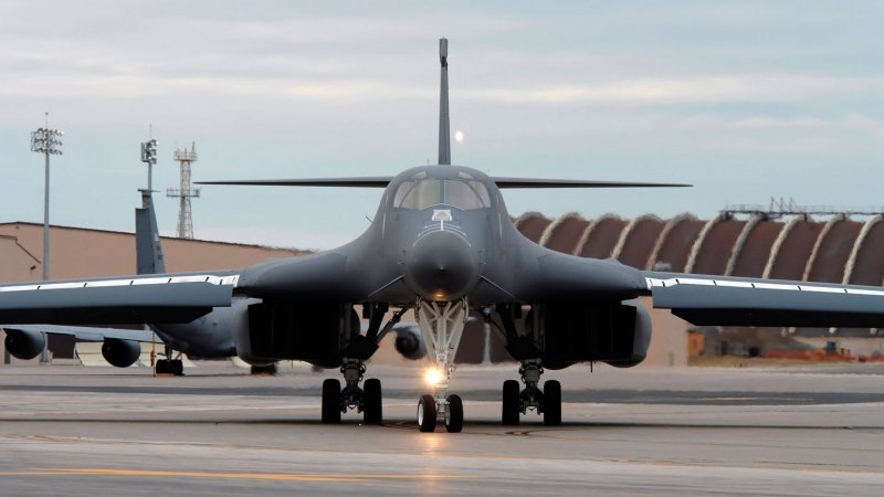 B-1b бомбардировщик
