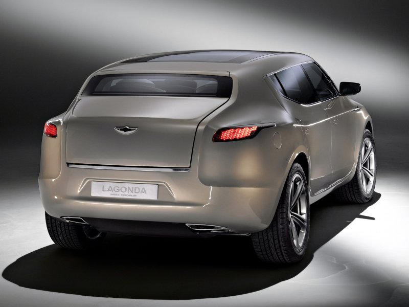 Aston Martin паркетник