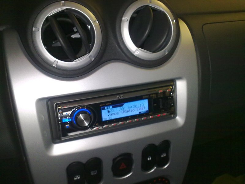 Штатная магнитола Renault Logan 2