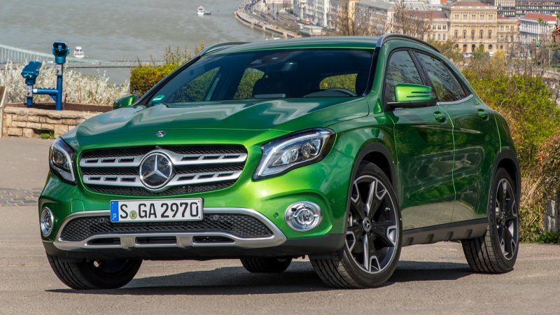 Мерседес GLA 200 зеленый