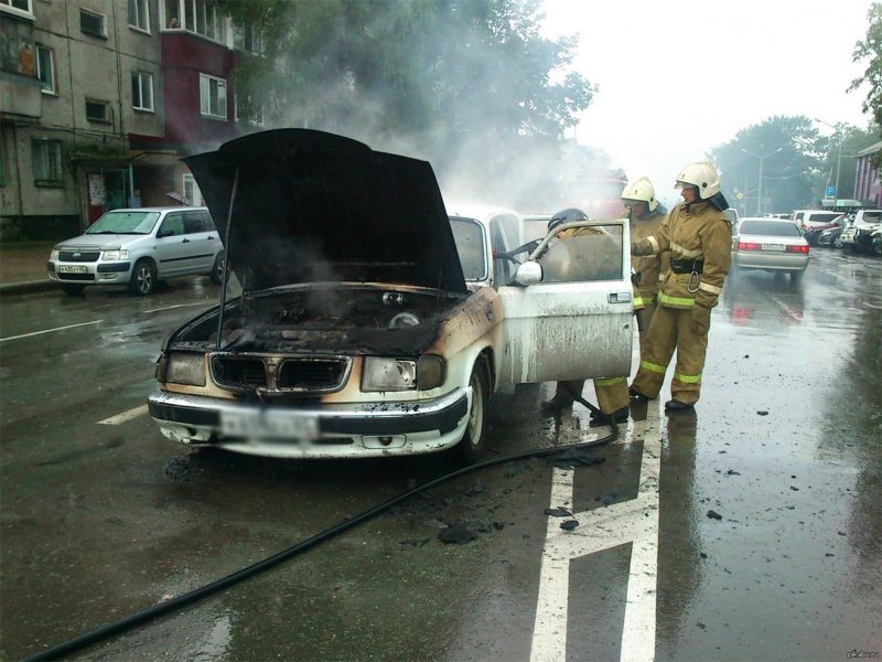Удар молнии в автомобиль