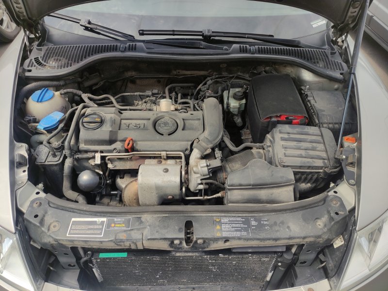 Подкапотное пространство Шкода Октавия а7 1.4 TSI