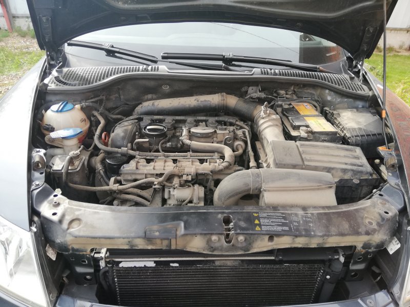 Подкапотка Октавия 1.8