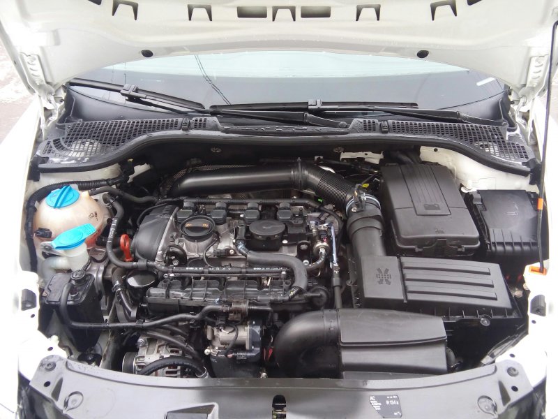 Подкапотка Октавия 1.8