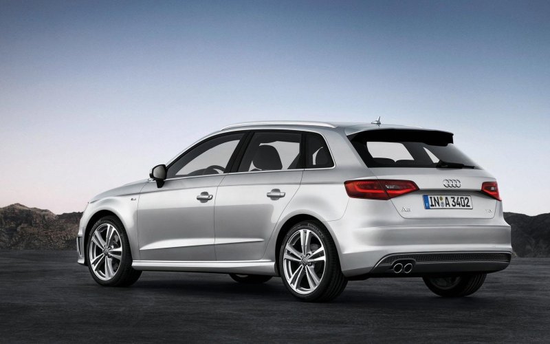 Q3 Sportback в городе вид сзади