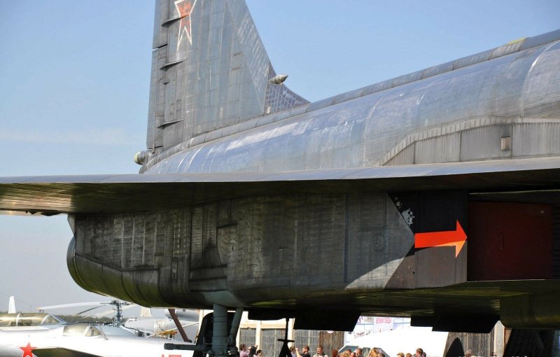 Самолет сотка Су-100