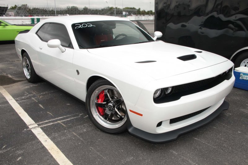 Dodge Челленджер без обвеса