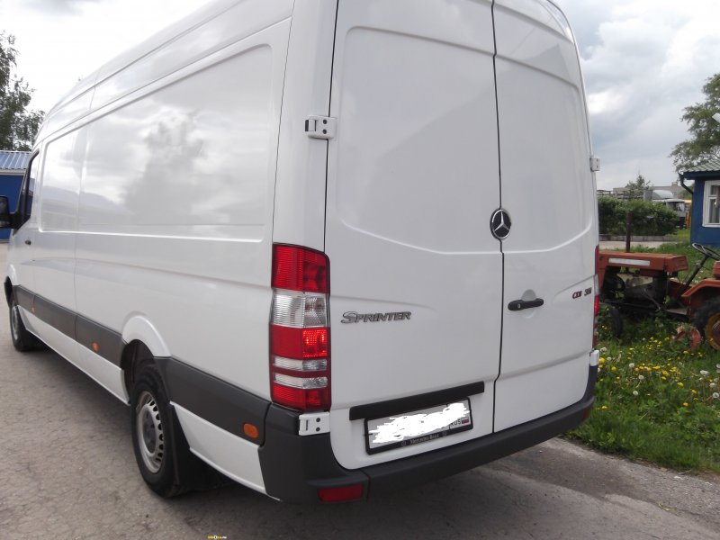 Mercedes 311 CDI back