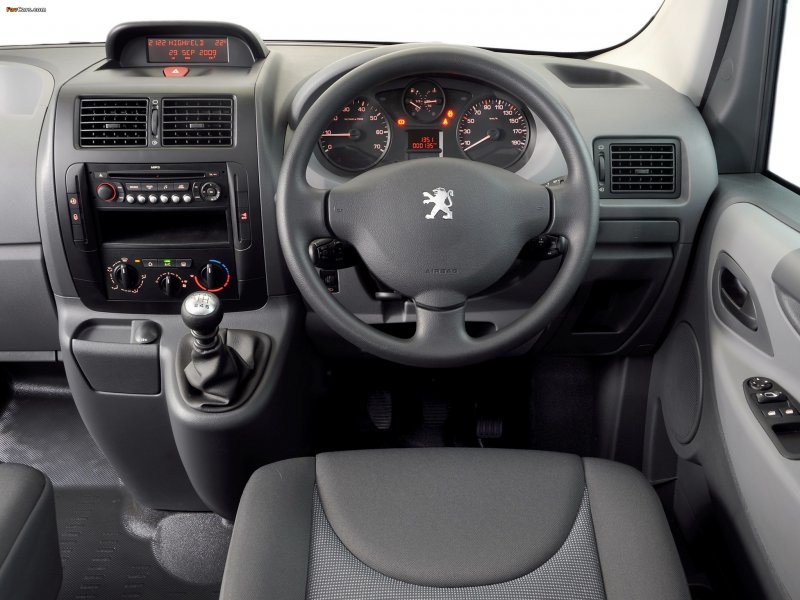 Peugeot Expert 2021 салон