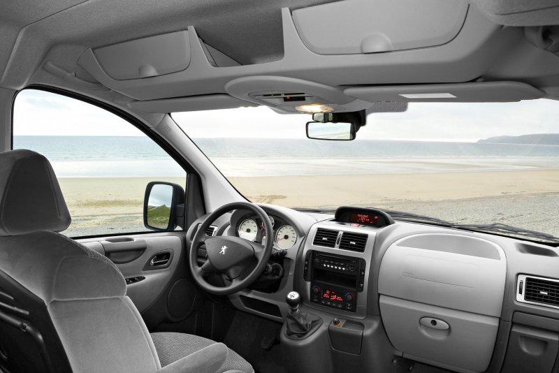 Peugeot Expert 2019 салон