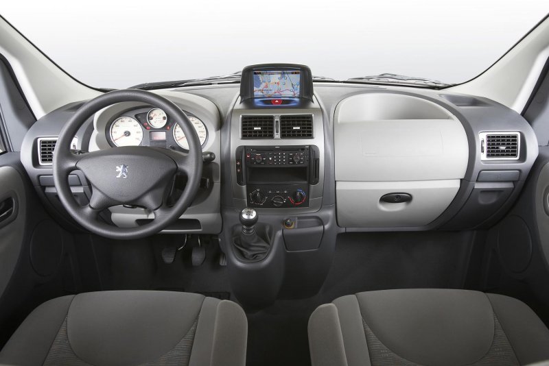 Peugeot Expert 2021 салон