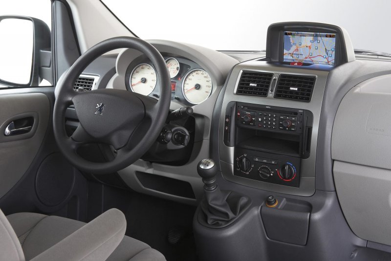 Peugeot Expert 2021 салон